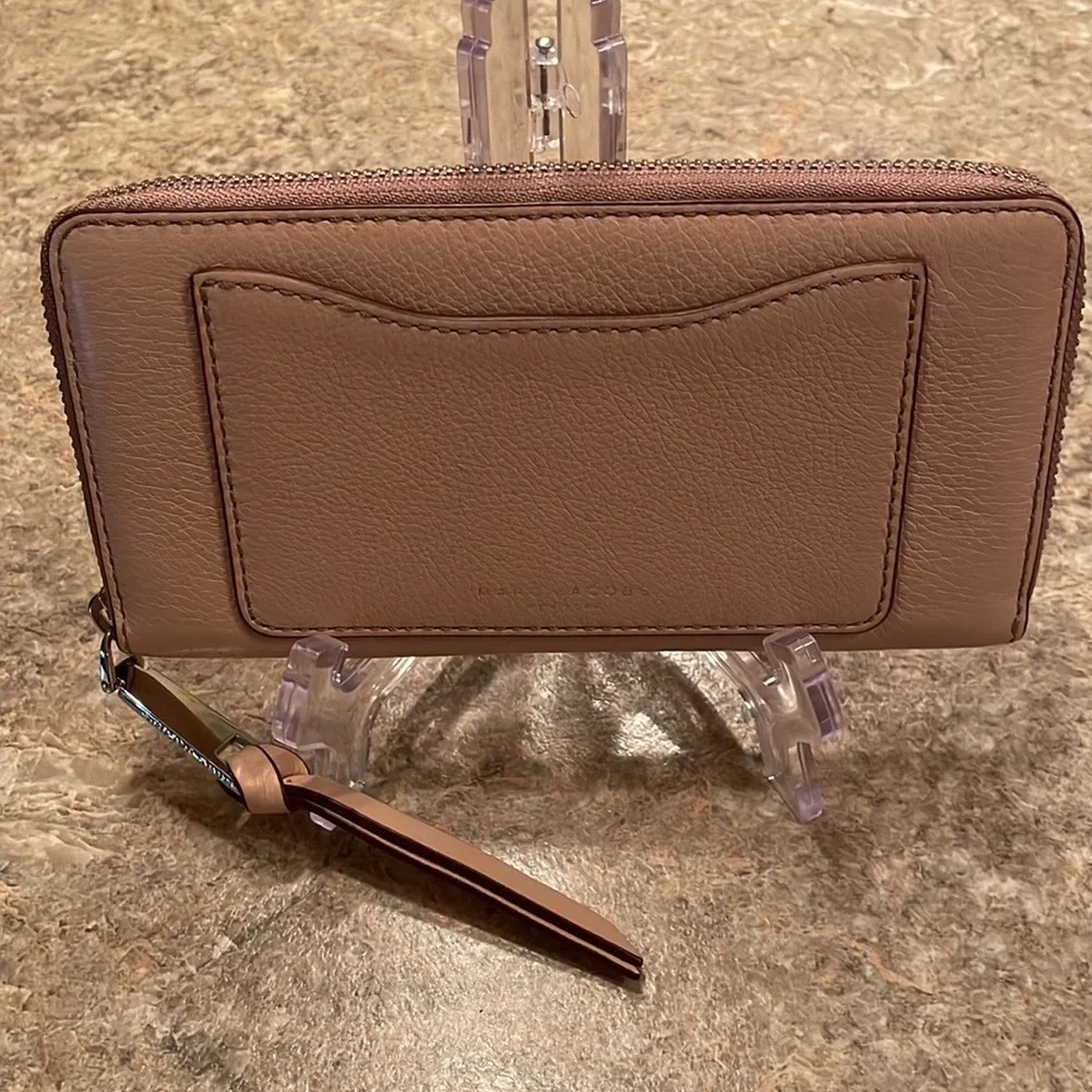 Marc Jacobs Taupe Leather Zip Wallet Minimalist Designer Wristlet Everyday Style